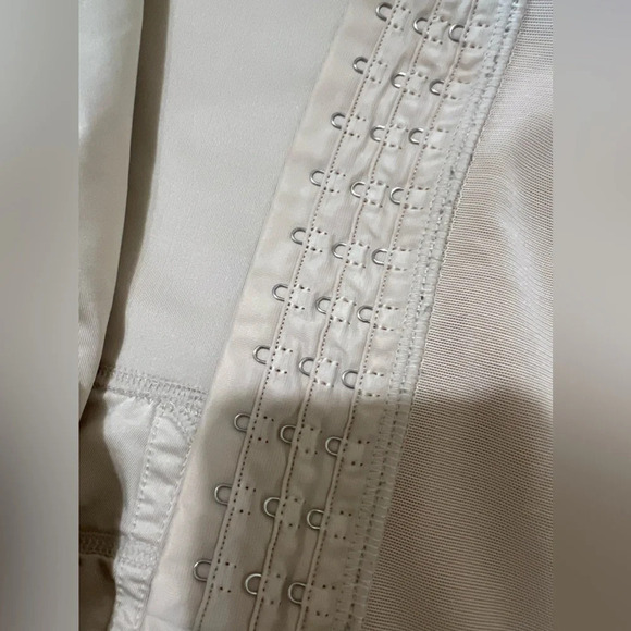 Moldeate suspender straps and hook closure shapewear short size L - Picture 7 of 12